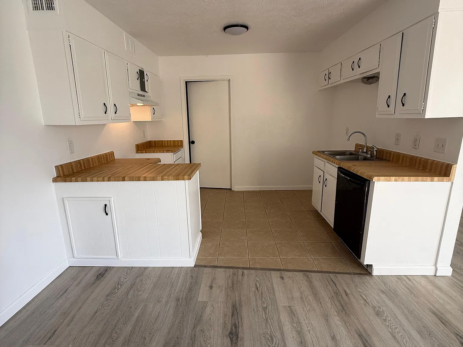 2 bed, 1.5 bath, 1248 sqft, $1,300 — Photo 2