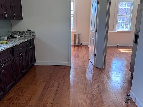 4th image of 930 Morris Park Ave Floor 2