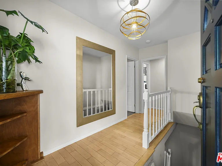 2377 N Beverly Glen Blvd — Photo 17