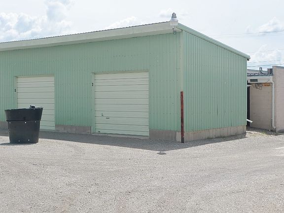 4th image of 61 E 1st S