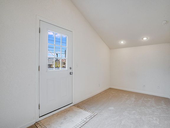 4th image of 1741 Leslie St Unit 2