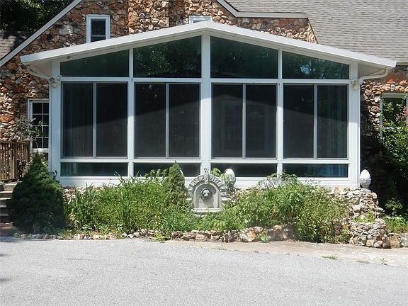 4th image of 806 NW A St