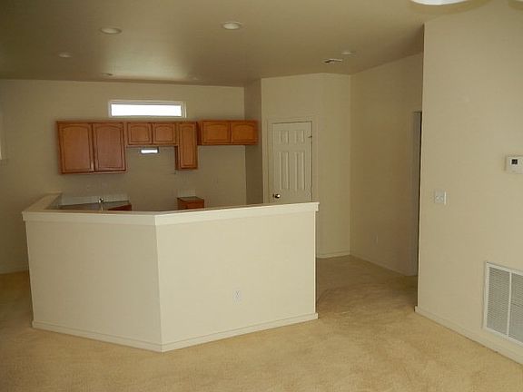 4th image of 732 SE Heron Dr