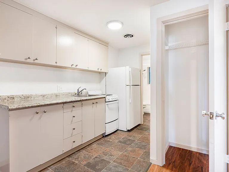 Malabar Apartments — Photo 12