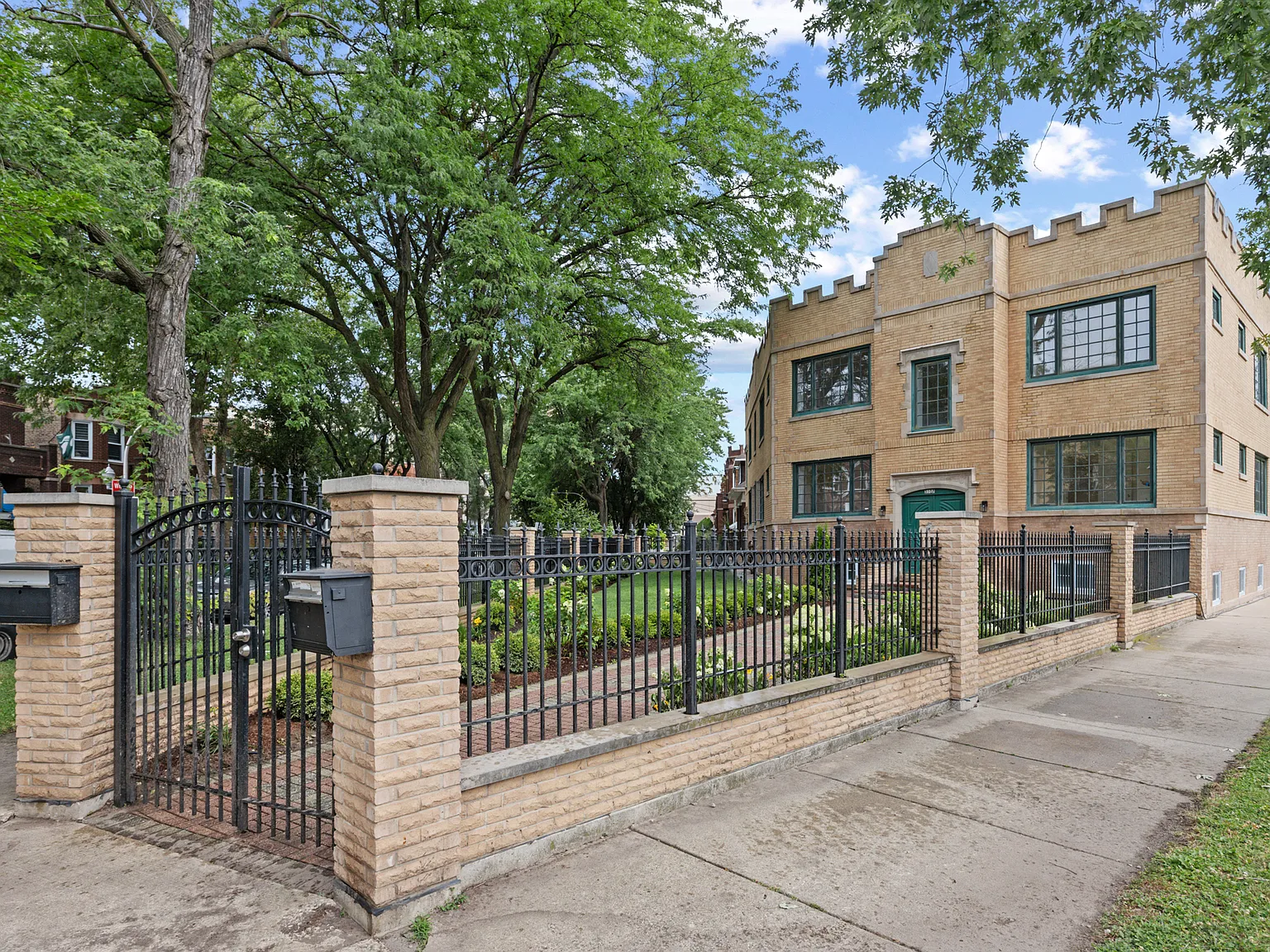 2 bed, 800 sqft, $3,000 — Photo 4