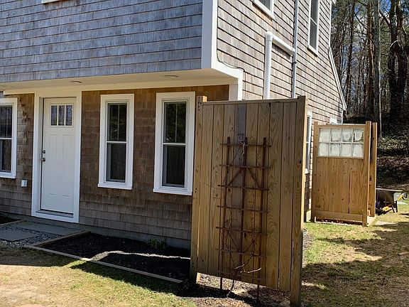 Front Yard - Right, planting beds (flowers)
