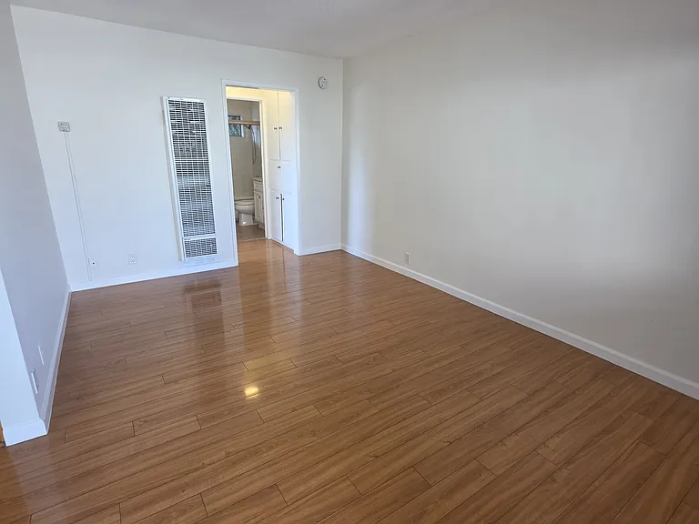 620 W Lexington Dr #5 — Photo 7