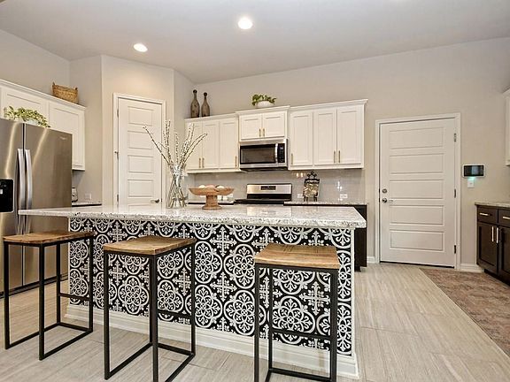 5th image of 1708 Arcilla St