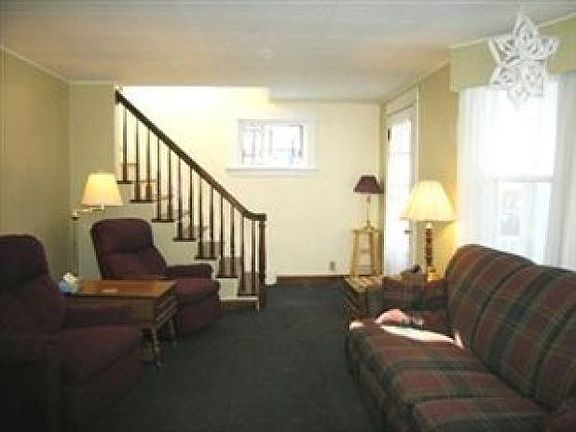 3rd image of 1539 Roycroft Ave