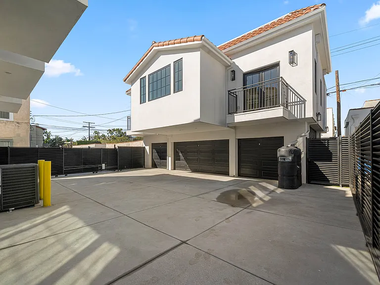 439 N Sierra Bonita — Photo 5