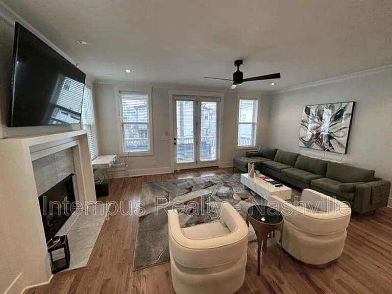 928 Southside Pl — Photo 15
