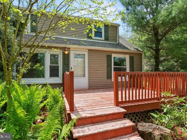 86 Center Rd, Mohrsville, PA 19541