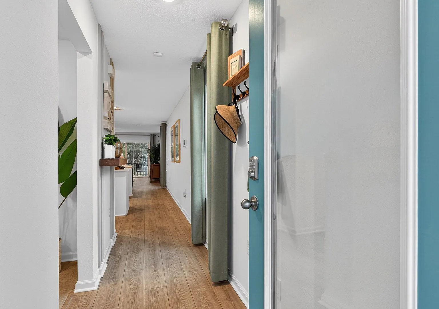 New, Large Villa Construction!! Advertised Rent Reflects 18-Month Lease On This 3/2.5/1. 12-Month... — Photo 3