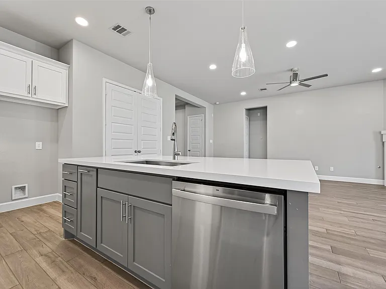 15330 Legacy Park Way — Photo 19