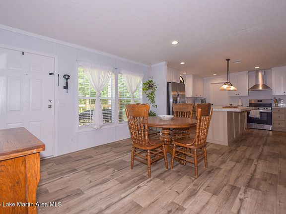 5th image of 132 W Ridge Dr