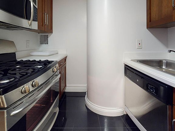 5th image of 1 Astor Pl APT 8c