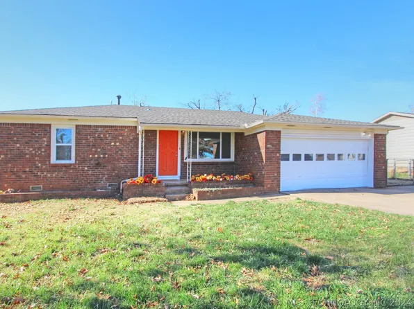 4602 S Maple Dr, Sand Springs, OK 74063