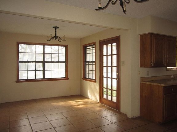 3rd image of 16731 Lilly Crest Dr