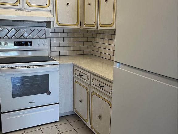 3rd image of 17051 NE 35th Ave APT 202