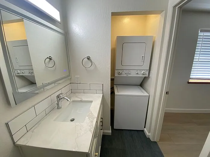 1112 Buena Vista Ave #102 — Photo 15