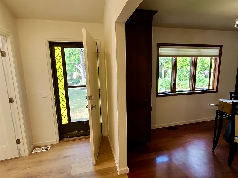 hallway / dining room