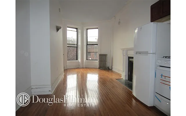 Rented by Douglas Elliman | media 19