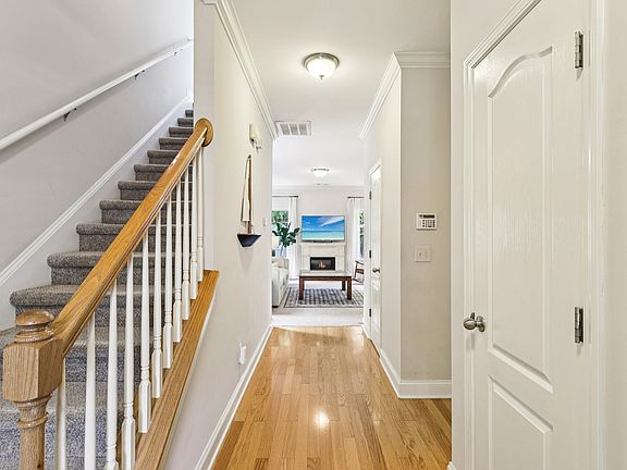3rd image of 1086 Woodbury Falls Dr