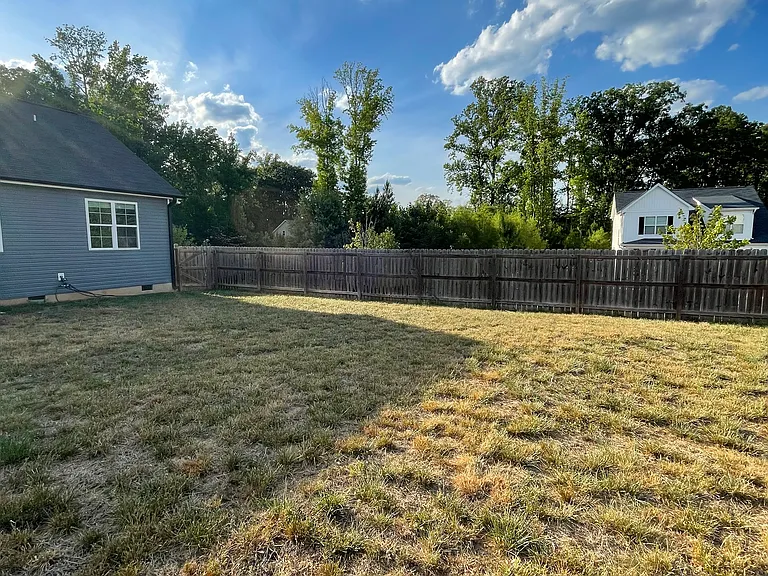 215 Alcock Ln — Photo 14