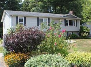 44 Chestnut Dr, West Suffield, CT 06093