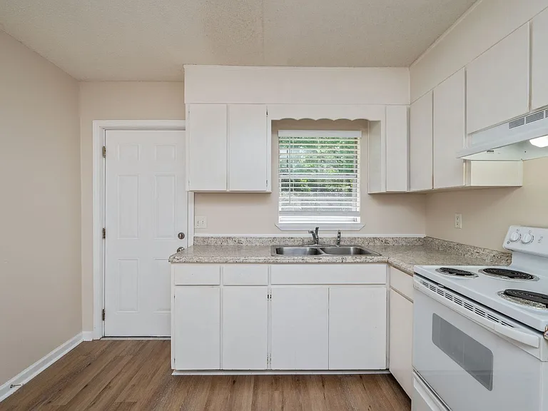 709B Greenwood St — Photo 11