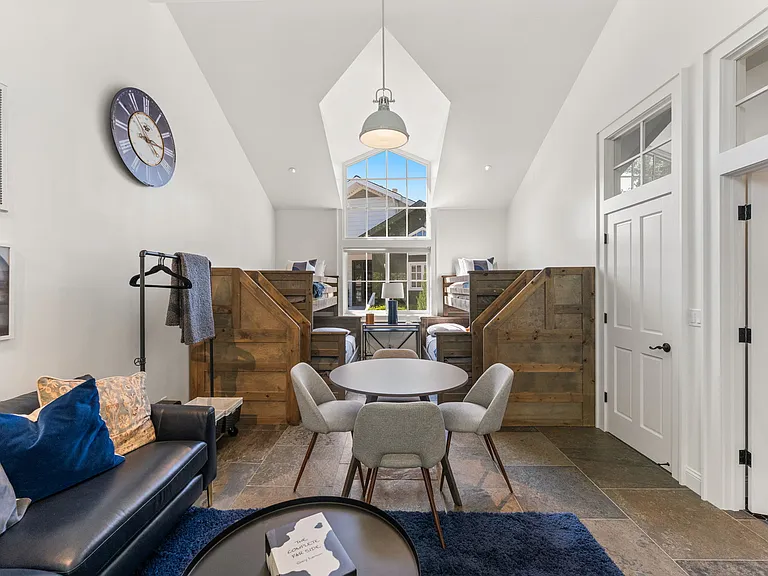 950 Mee Ln — Photo 41