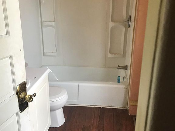 2nd image of 1598 Pembroke Ave