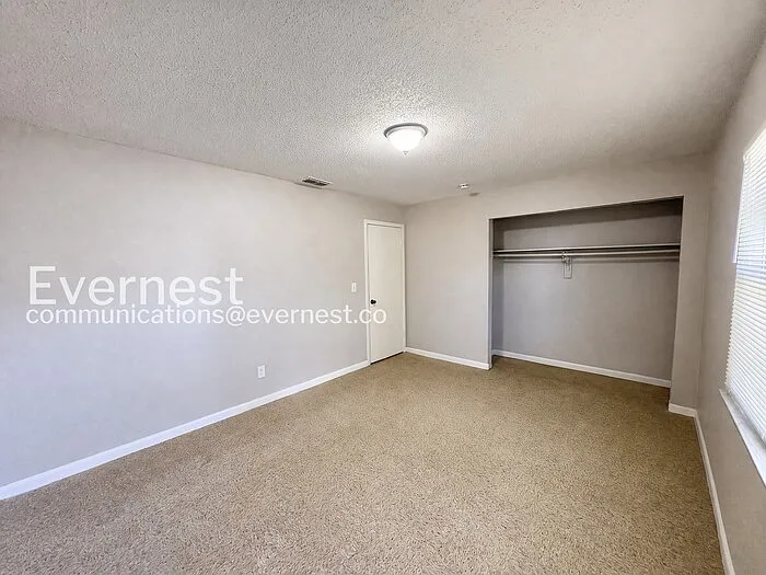 3062 Saint Paul Dr — Photo 9