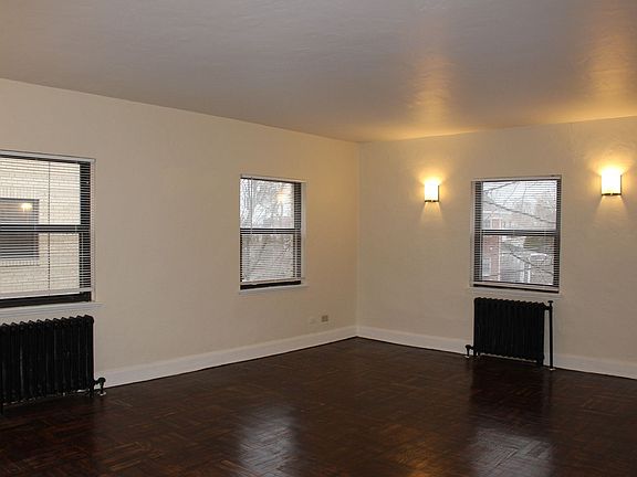 4th image of 119 Baywood Ave #3B