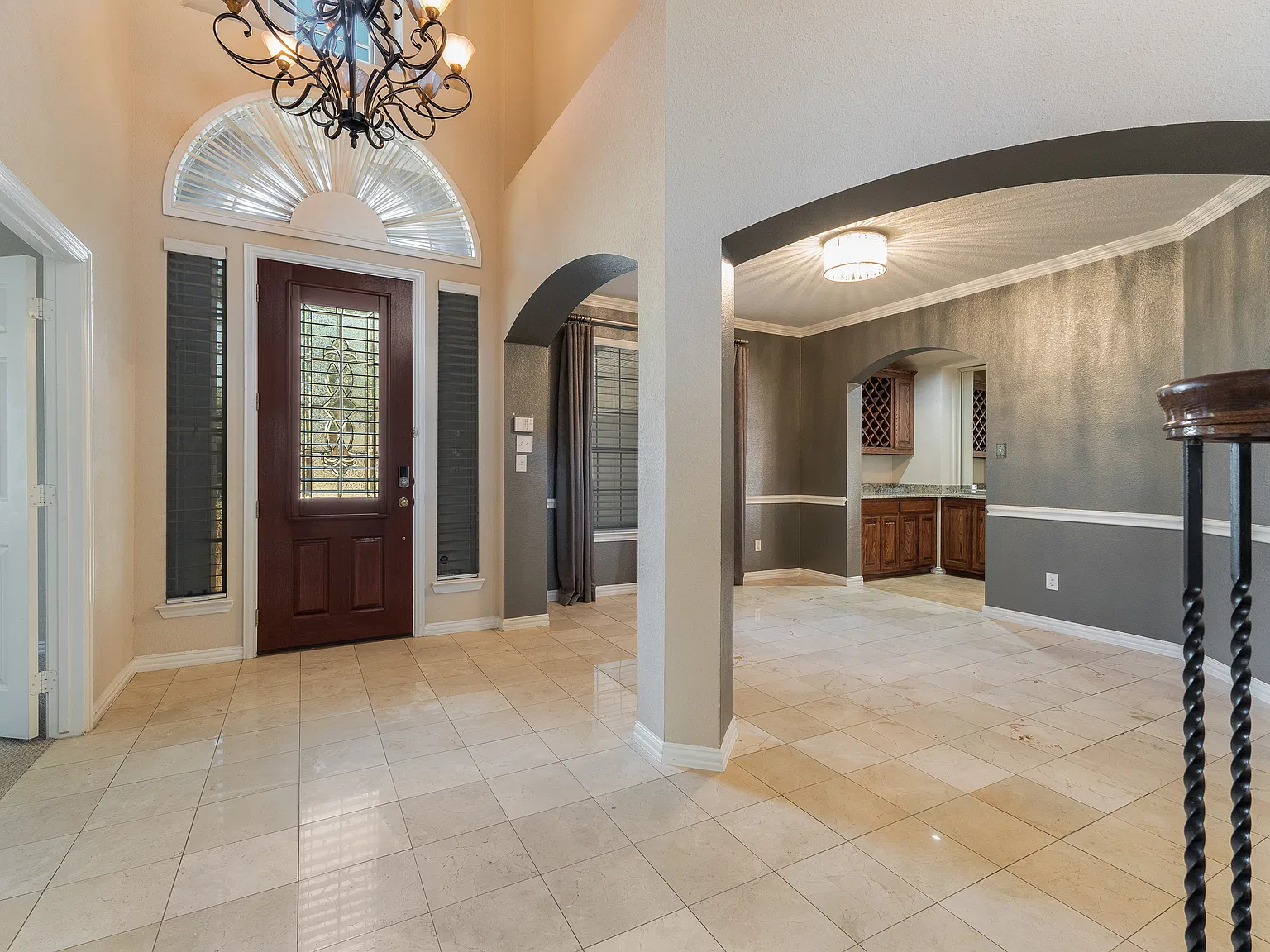 5 bed, 3607 sqft, $3,995 — Photo 4