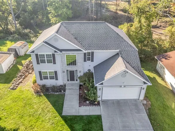 7278 Kentucky Dr, Oakwood Village, OH 44146