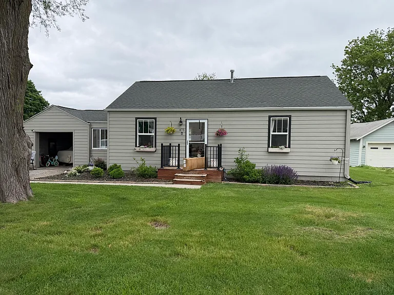475 Laurel St — Photo 1