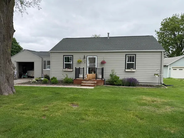 475 Laurel St, Waukee, IA 50263