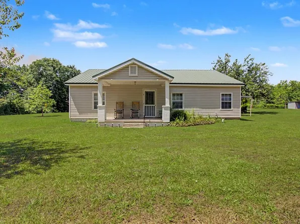 1023 E Saunders Rd, Dothan, AL 36301
