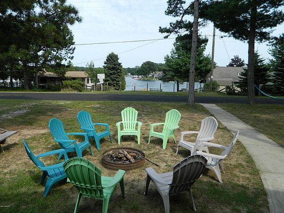 2nd image of 1691 N Lakeview Dr
