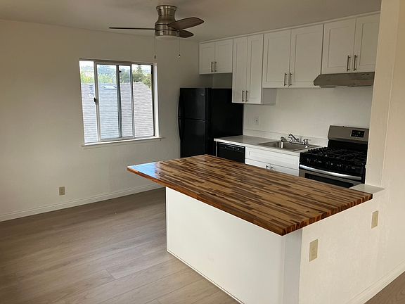 3rd image of 684 Oak Ave #A