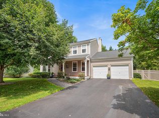 39 Chicory Ln, Pennington, NJ 08534