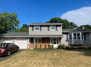 25 Fielek Ter, Parlin, NJ 08859