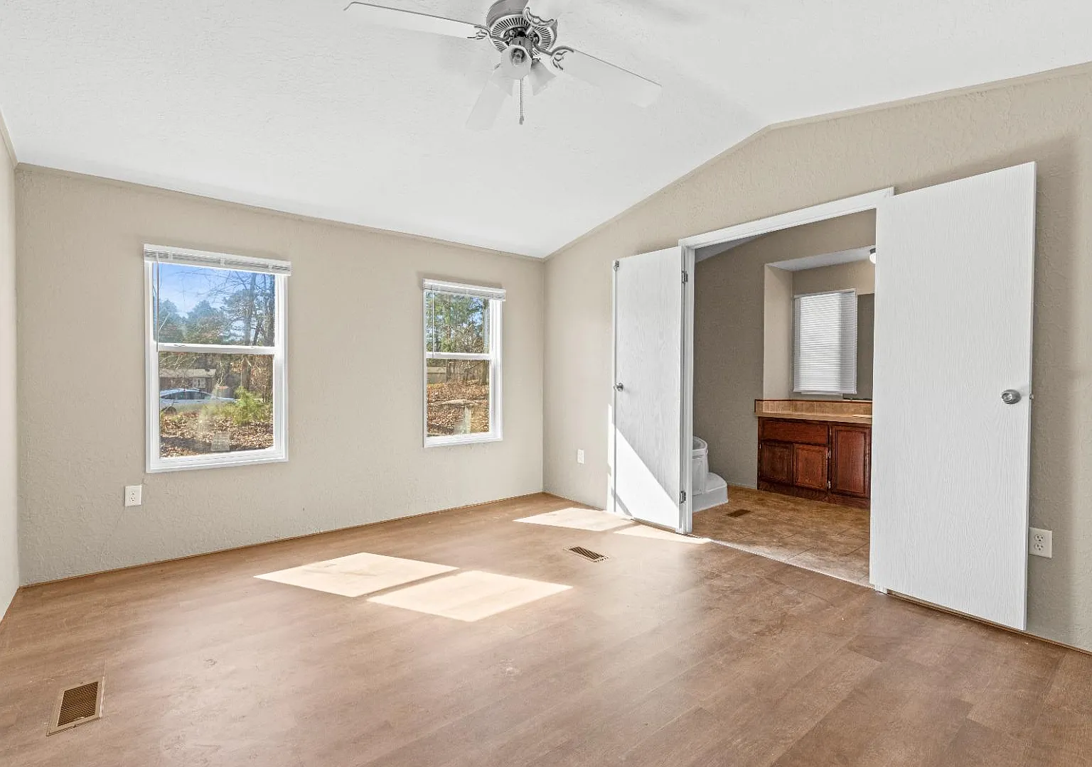 15653 Country Walk Dr — Photo 2