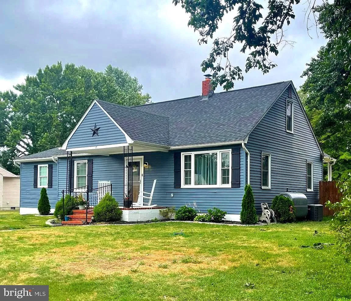 8 Margaret Ave photo 1