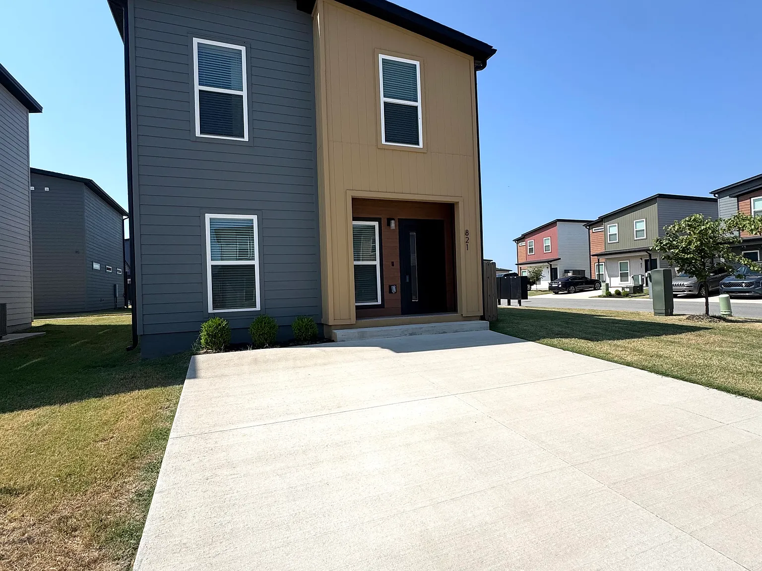 2 bed, 2.5 bath, 1250 sqft, $1,600 — Photo 1