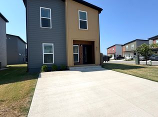821 Massachusetts Ave, Centerton, AR 72719