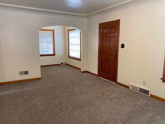 4th image of 131 Kensington Ave