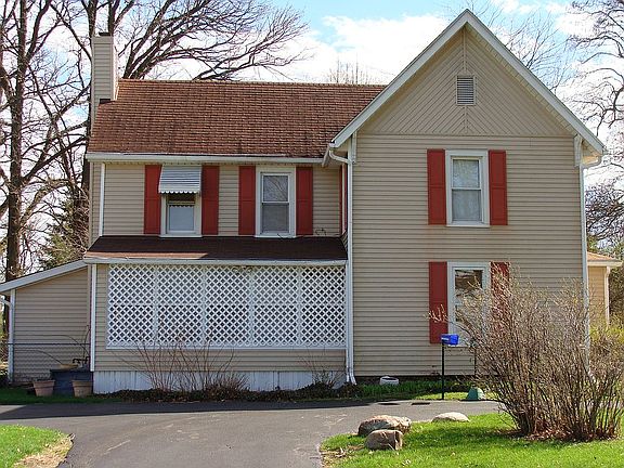 3rd image of 209 N Maple St