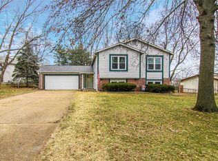 225 Falling Leaf Dr, Saint Peters, MO